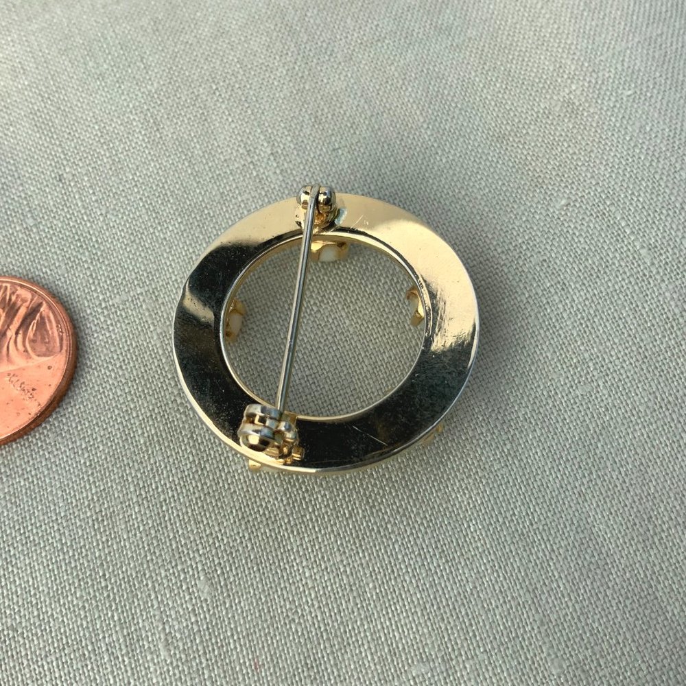 Modernist Goldtone Open Circle Cultured Pearles Pin Brooch - Picture 16 of 16
